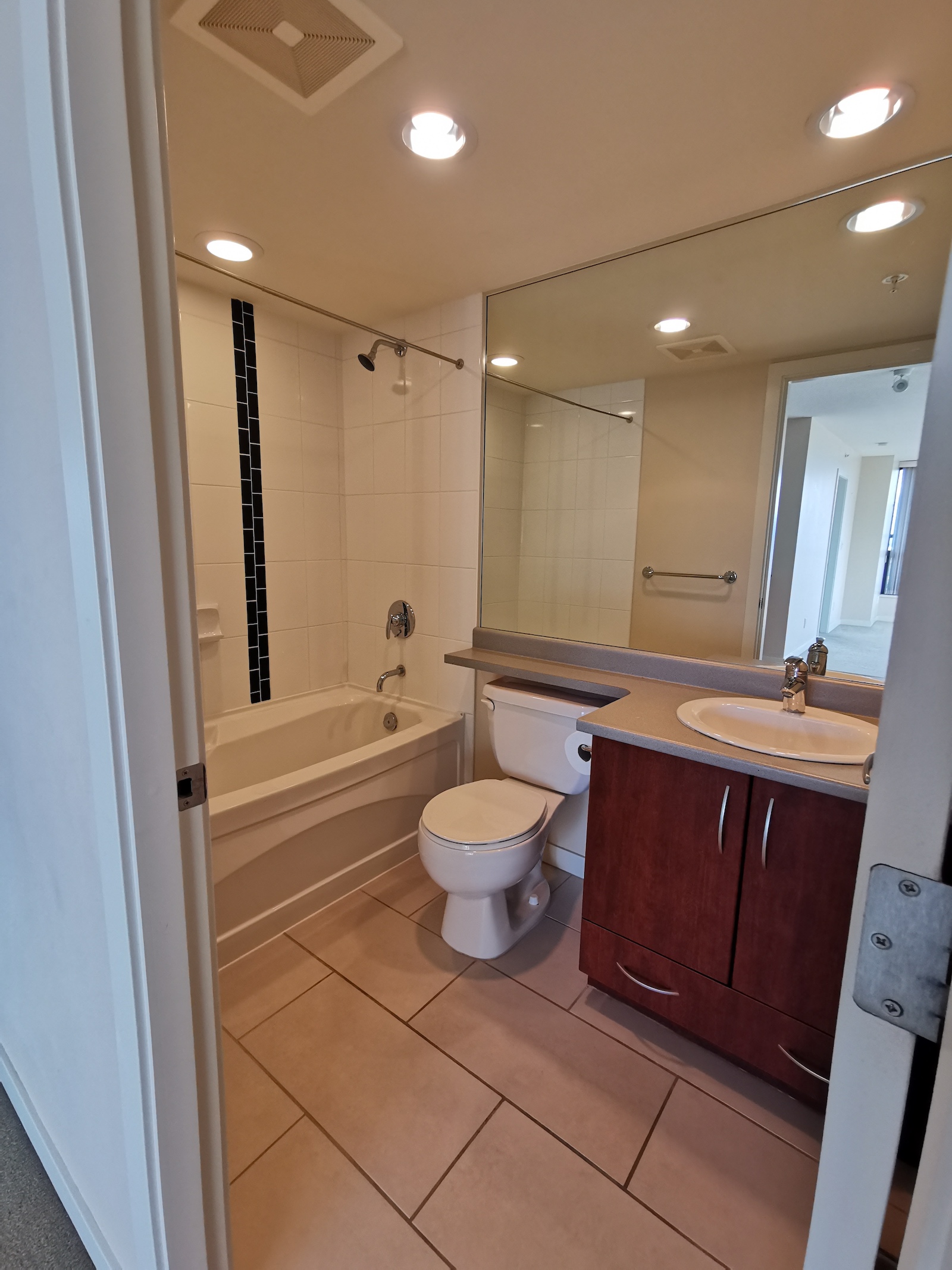 2703 7178 COLLIER STREET 10