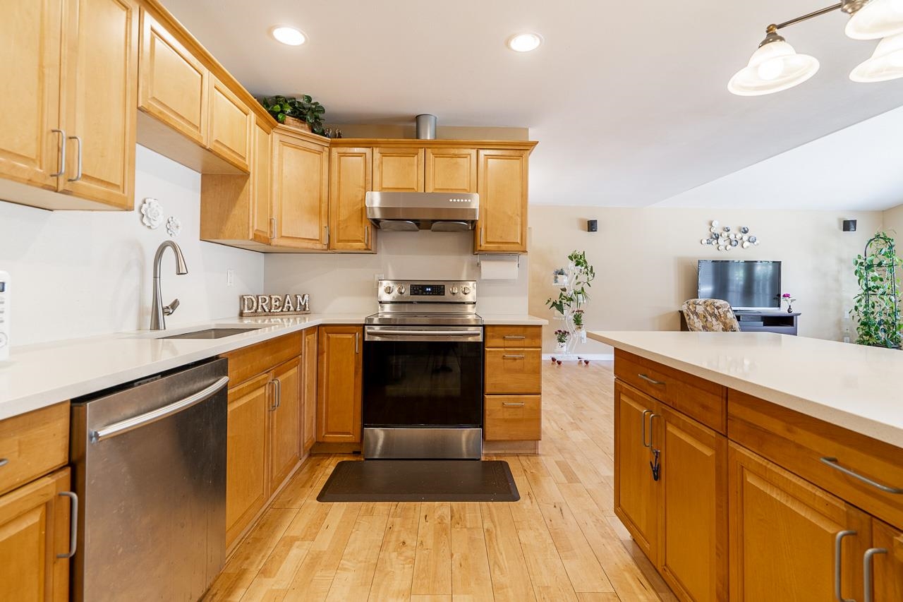 10268 167 STREET, SURREY, BC 16