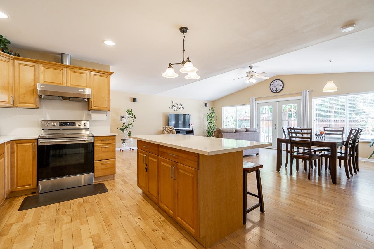 10268 167 STREET, SURREY, BC 17