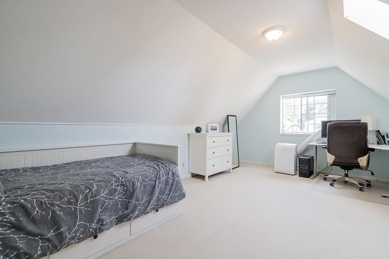 10268 167 STREET, SURREY, BC 24