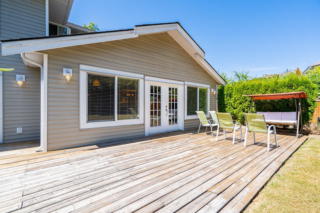 10268 167 STREET, SURREY, BC 3