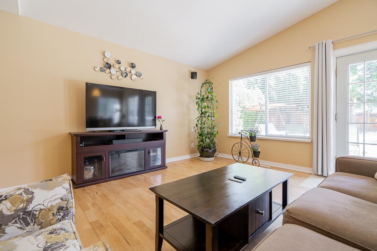 10268 167 STREET, SURREY, BC 9