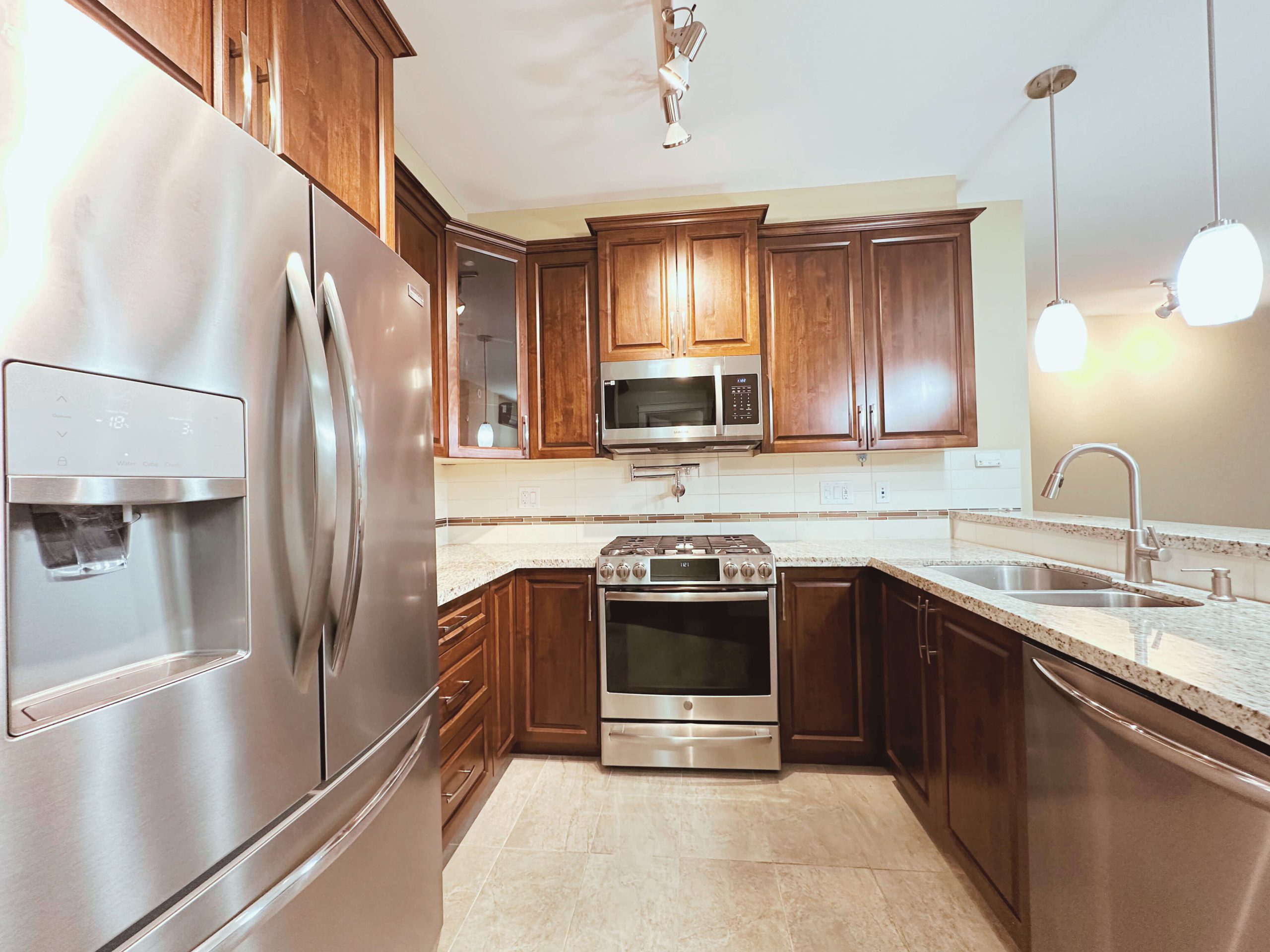 #204 32445 SIMON AVE ABBOTSFORD V2T 0G7 6