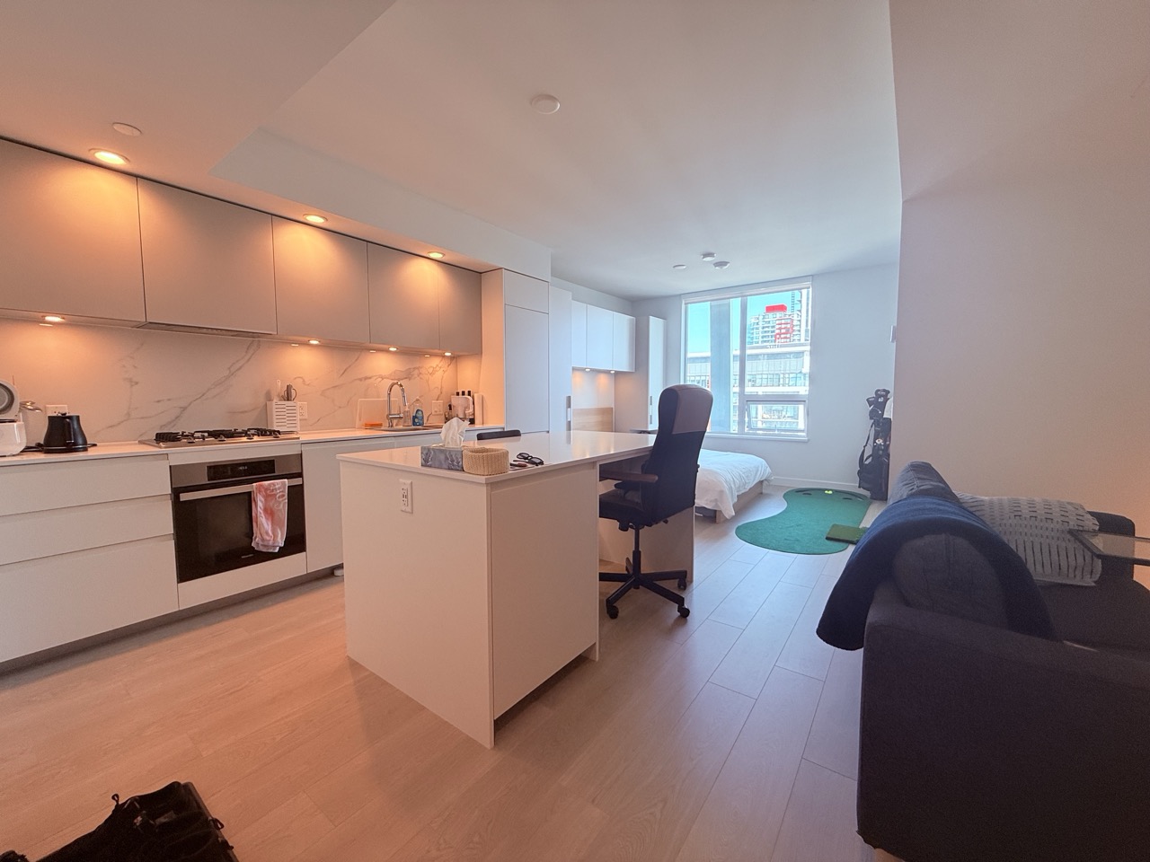 1303 6537 TELFORD AVENUE 3